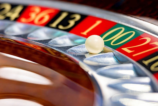 giga33 mobile app interface showing football betting and live casino options on Android phone